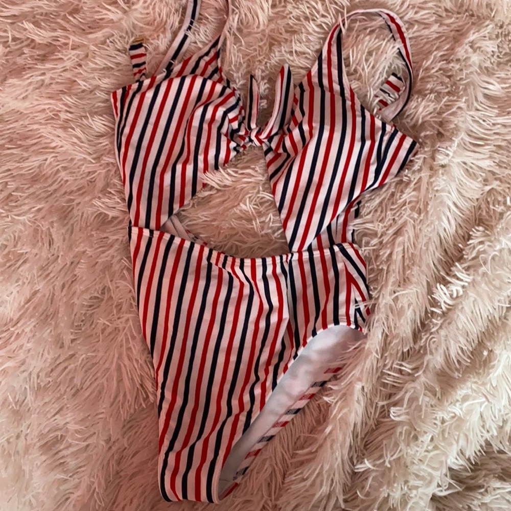 holister 4th of july swim suit